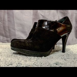New Bandolino Black Suede Heels